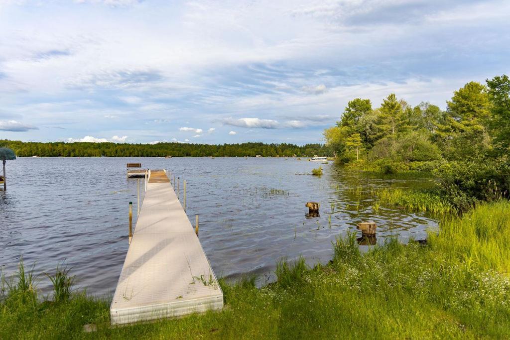 Twelve Pines Resort - South Lodge With Private Pier On Catfish Lake Ийгъл Ривър Екстериор снимка